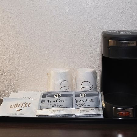 Red Roof Inn & Suites Mt Holly - Mcguire Afb Westampton Eksteriør billede