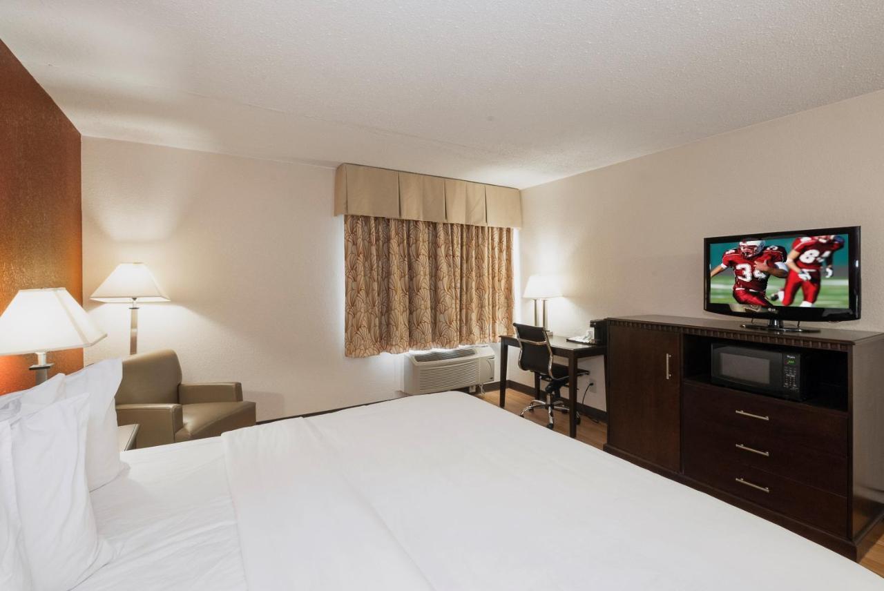 Red Roof Inn & Suites Mt Holly - Mcguire Afb Westampton Eksteriør billede