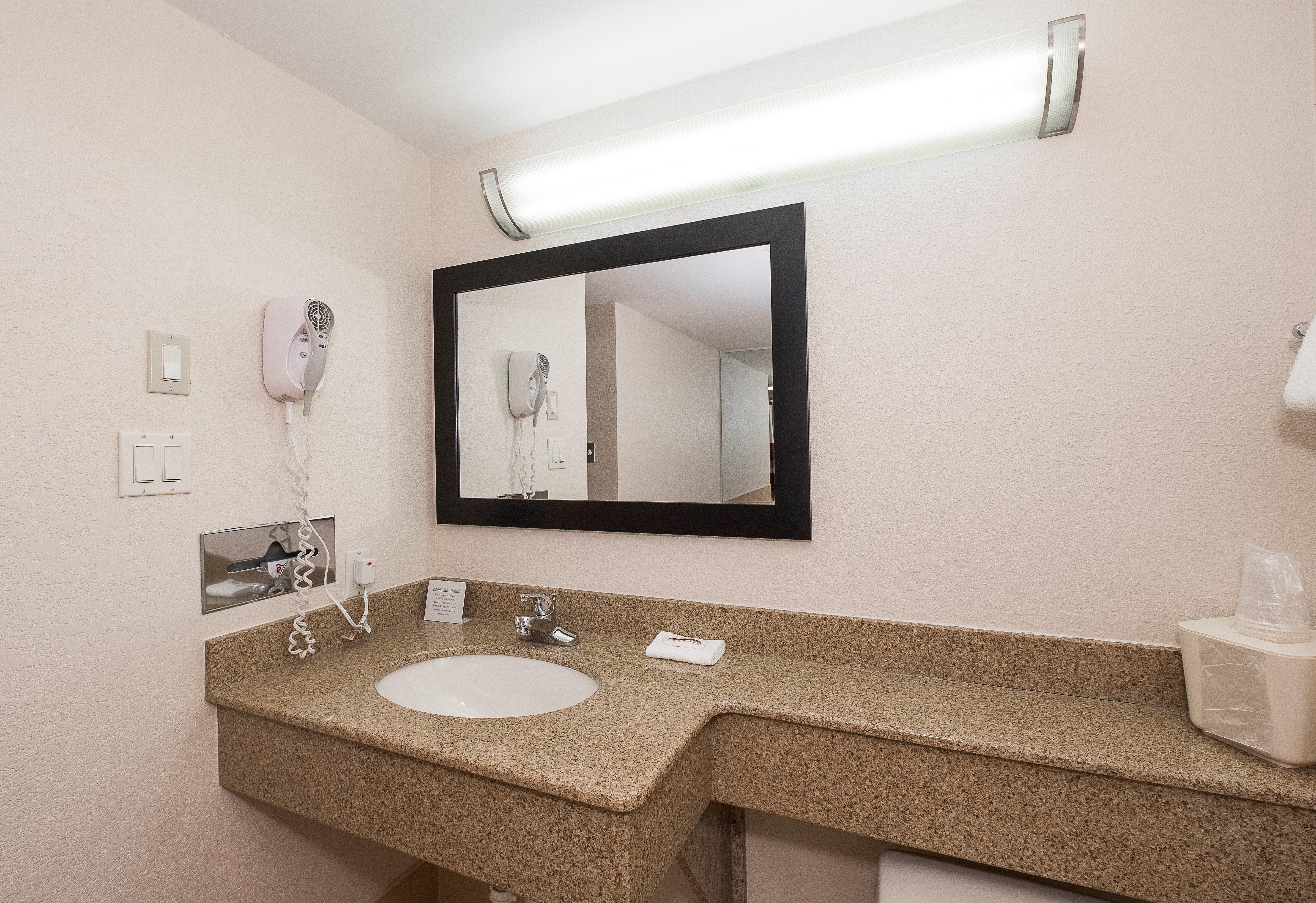Red Roof Inn & Suites Mt Holly - Mcguire Afb Westampton Eksteriør billede