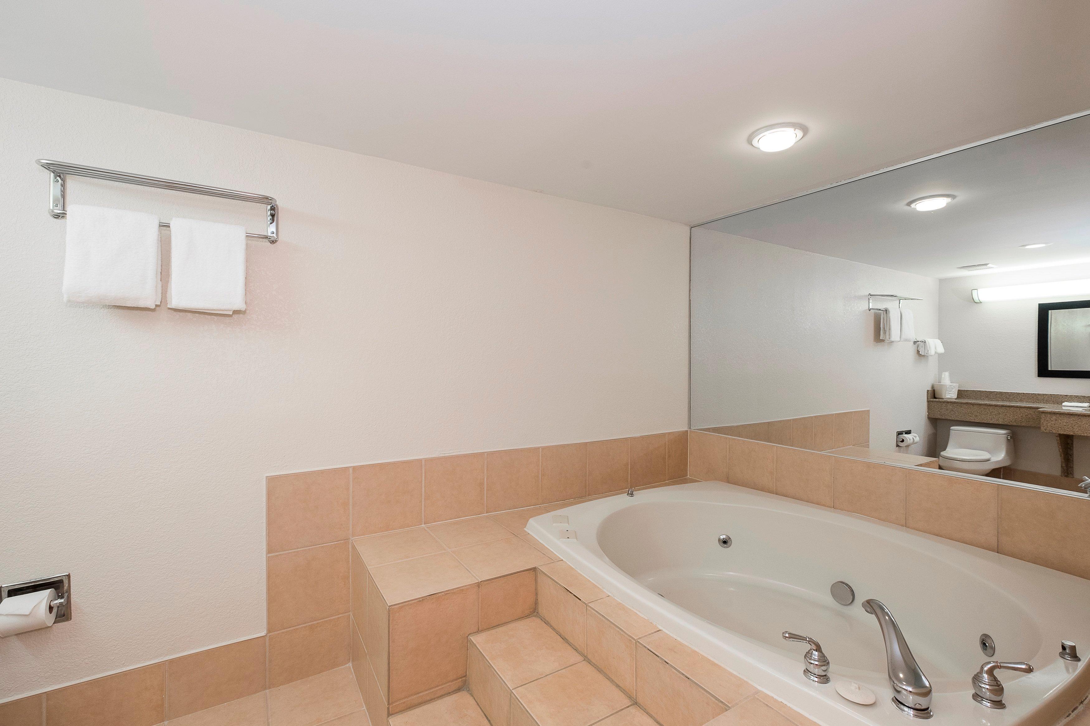 Red Roof Inn & Suites Mt Holly - Mcguire Afb Westampton Eksteriør billede
