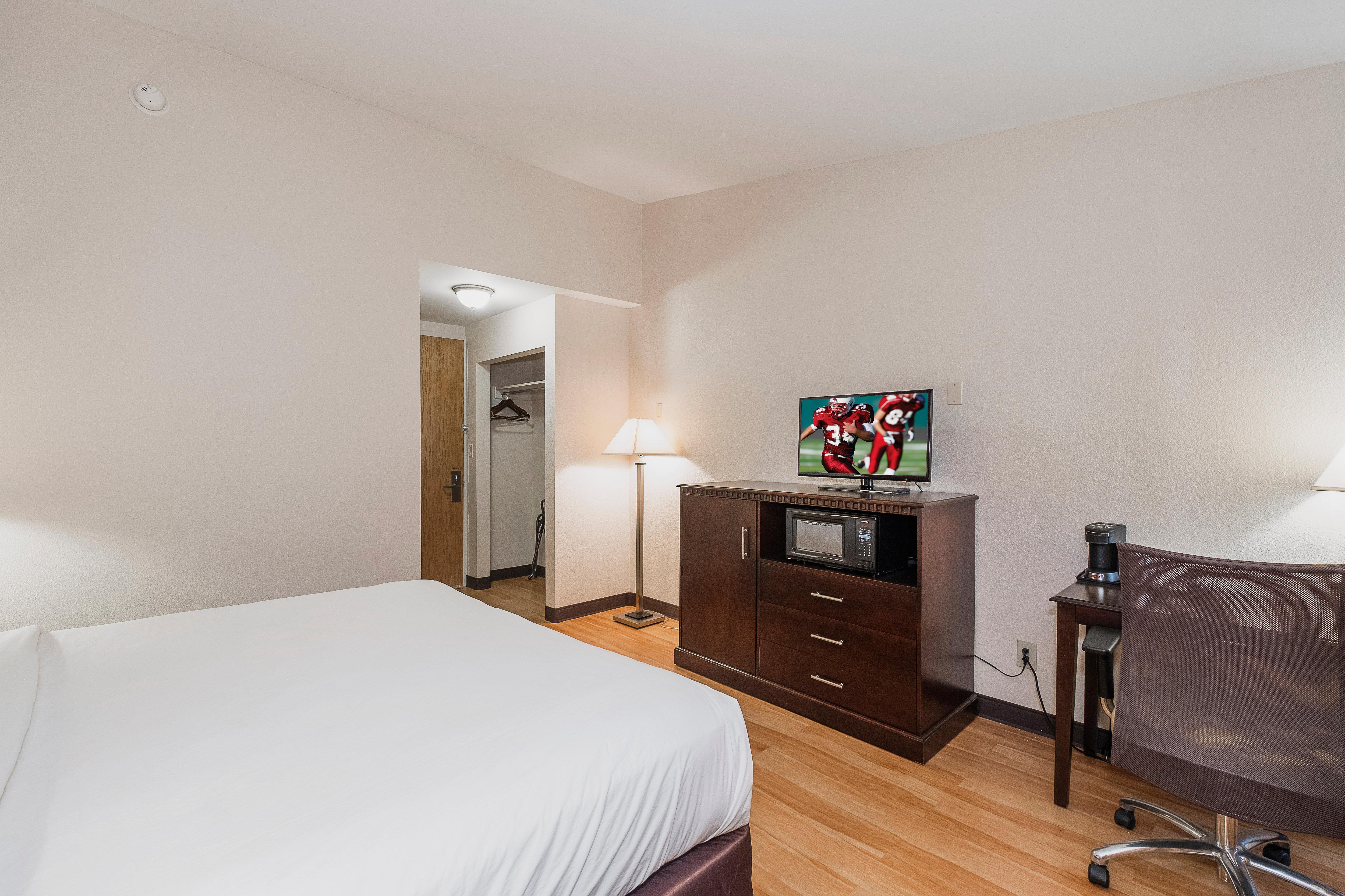 Red Roof Inn & Suites Mt Holly - Mcguire Afb Westampton Eksteriør billede