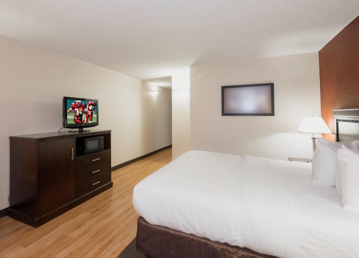 Red Roof Inn & Suites Mt Holly - Mcguire Afb Westampton Eksteriør billede