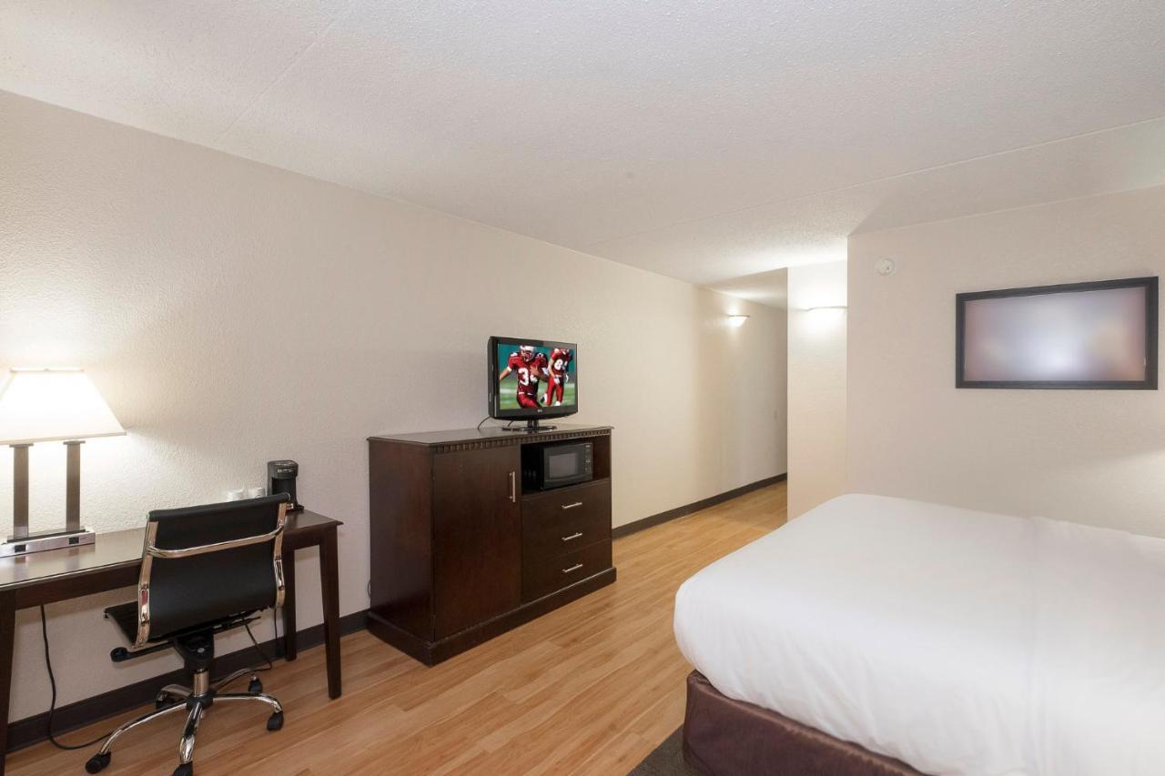 Red Roof Inn & Suites Mt Holly - Mcguire Afb Westampton Eksteriør billede