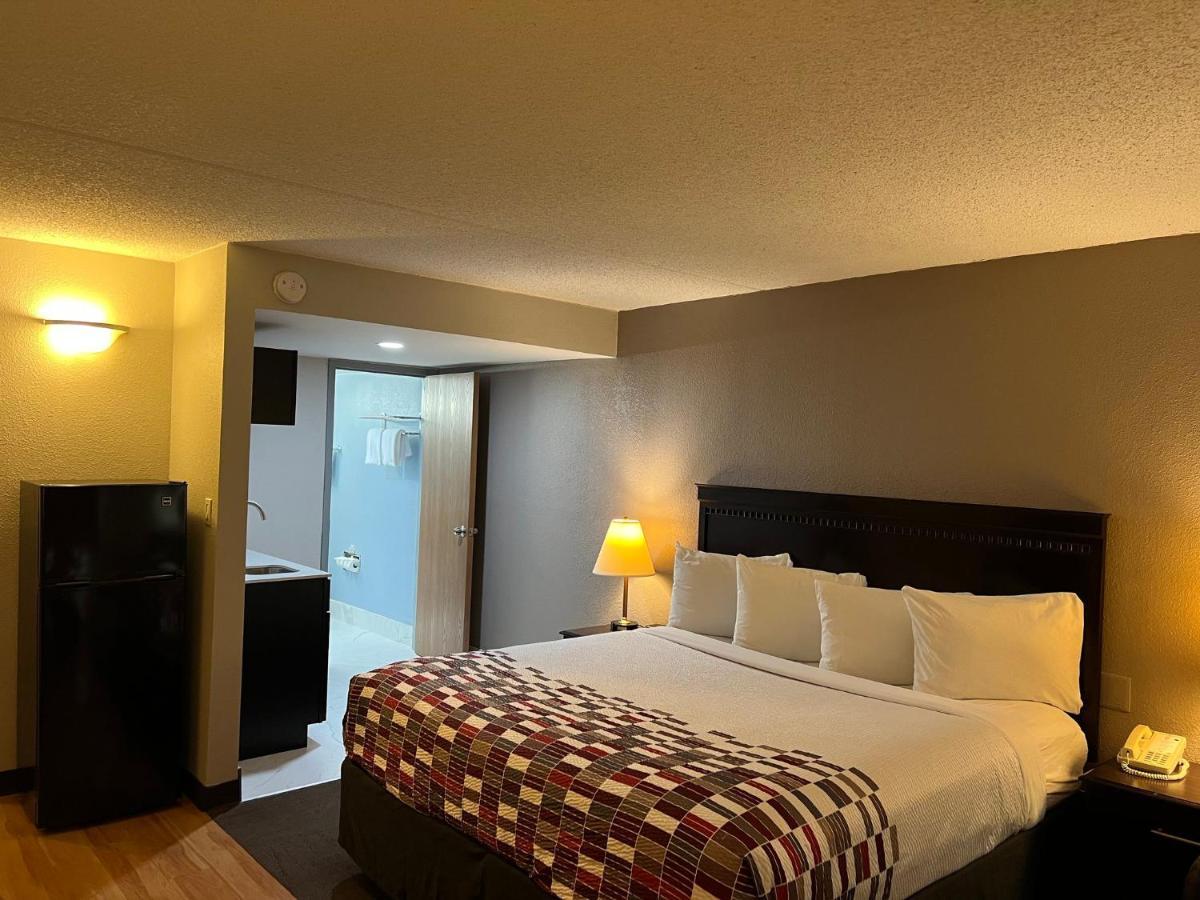 Red Roof Inn & Suites Mt Holly - Mcguire Afb Westampton Eksteriør billede