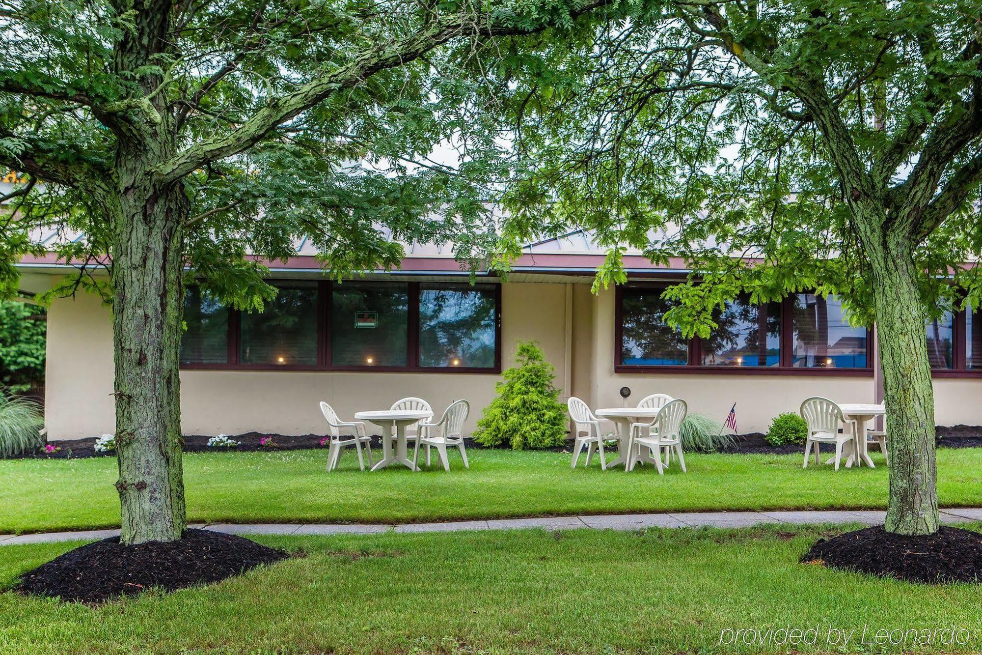 Red Roof Inn & Suites Mt Holly - Mcguire Afb Westampton Eksteriør billede