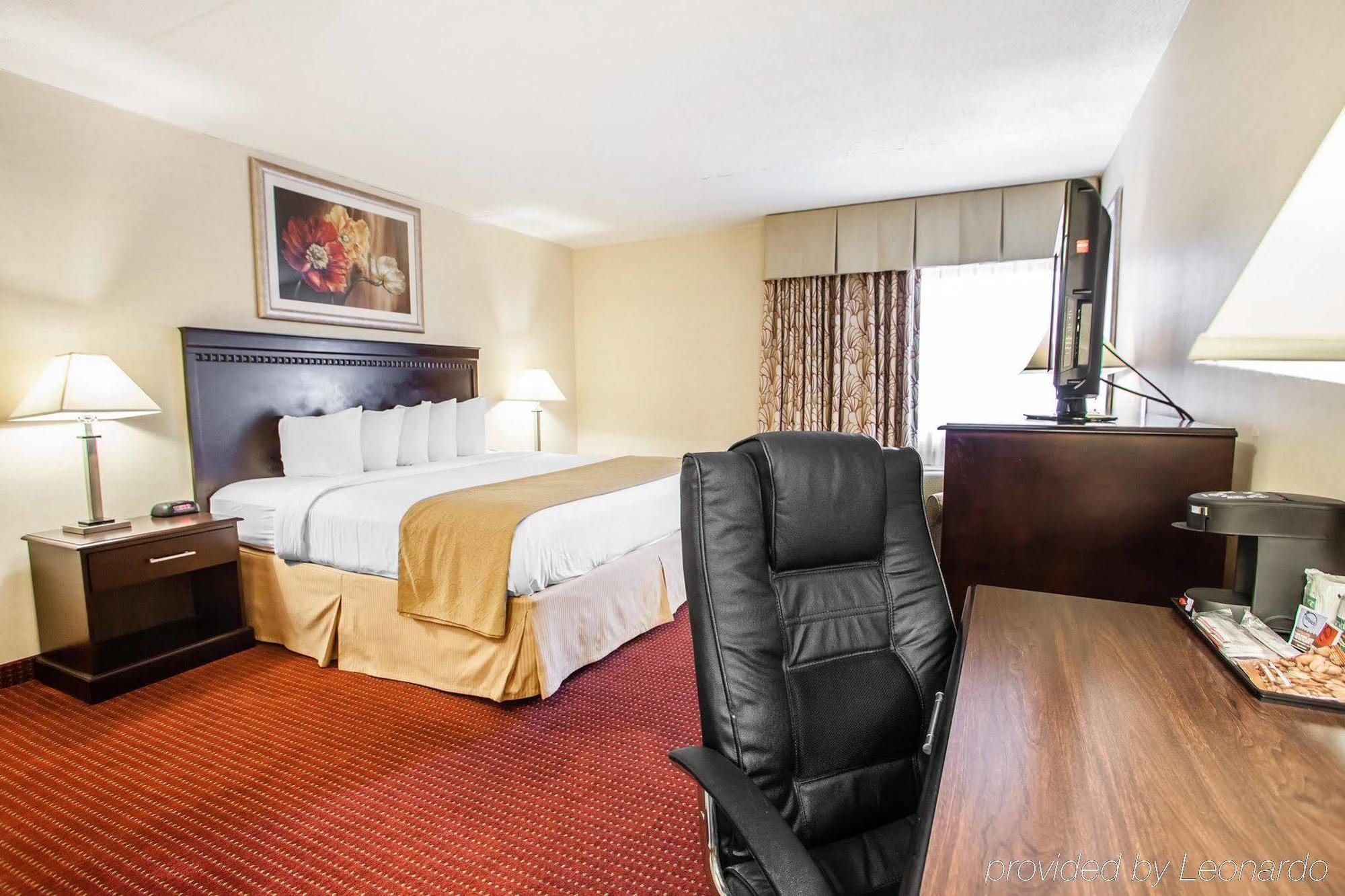 Red Roof Inn & Suites Mt Holly - Mcguire Afb Westampton Eksteriør billede