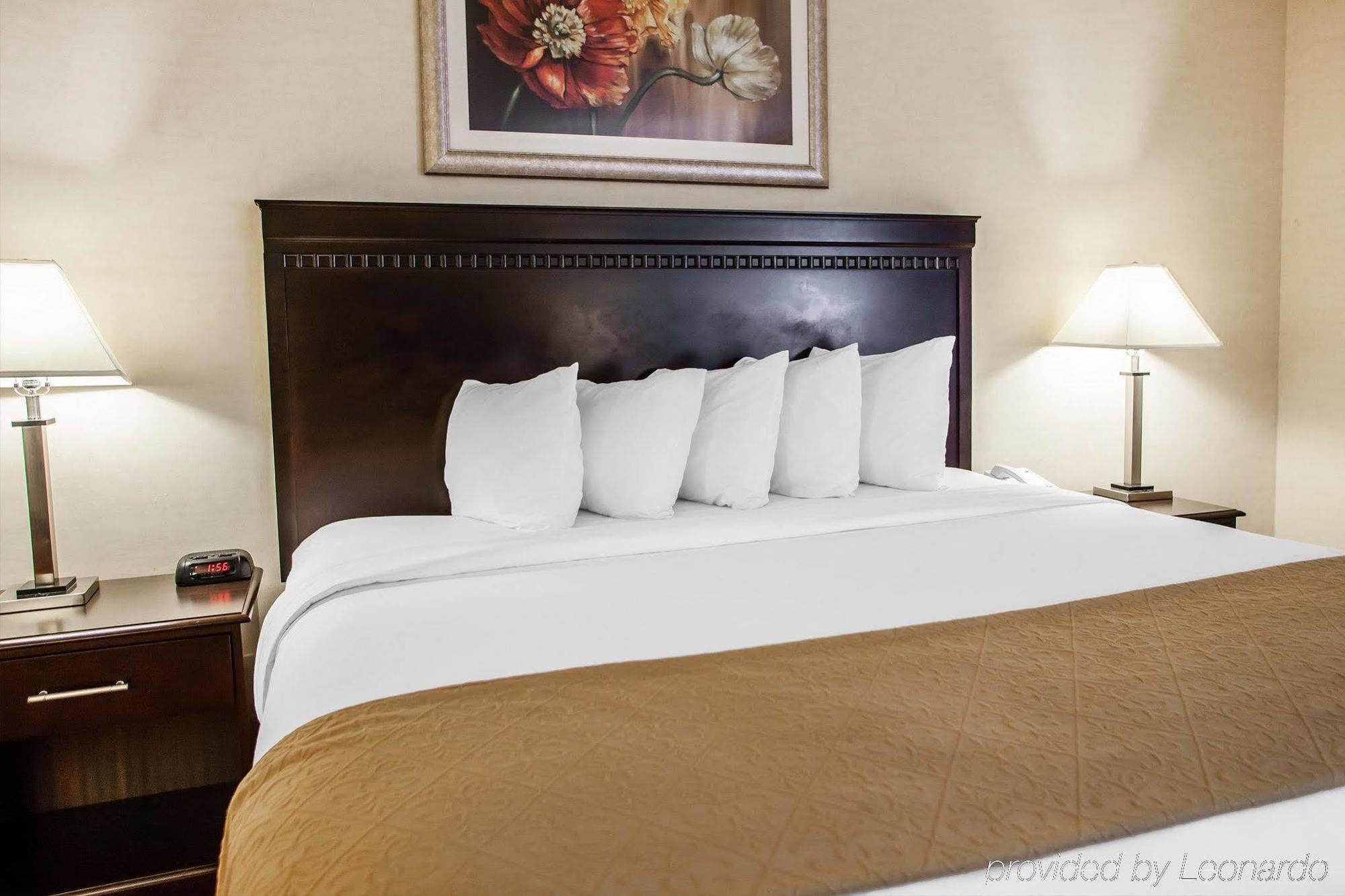Red Roof Inn & Suites Mt Holly - Mcguire Afb Westampton Eksteriør billede