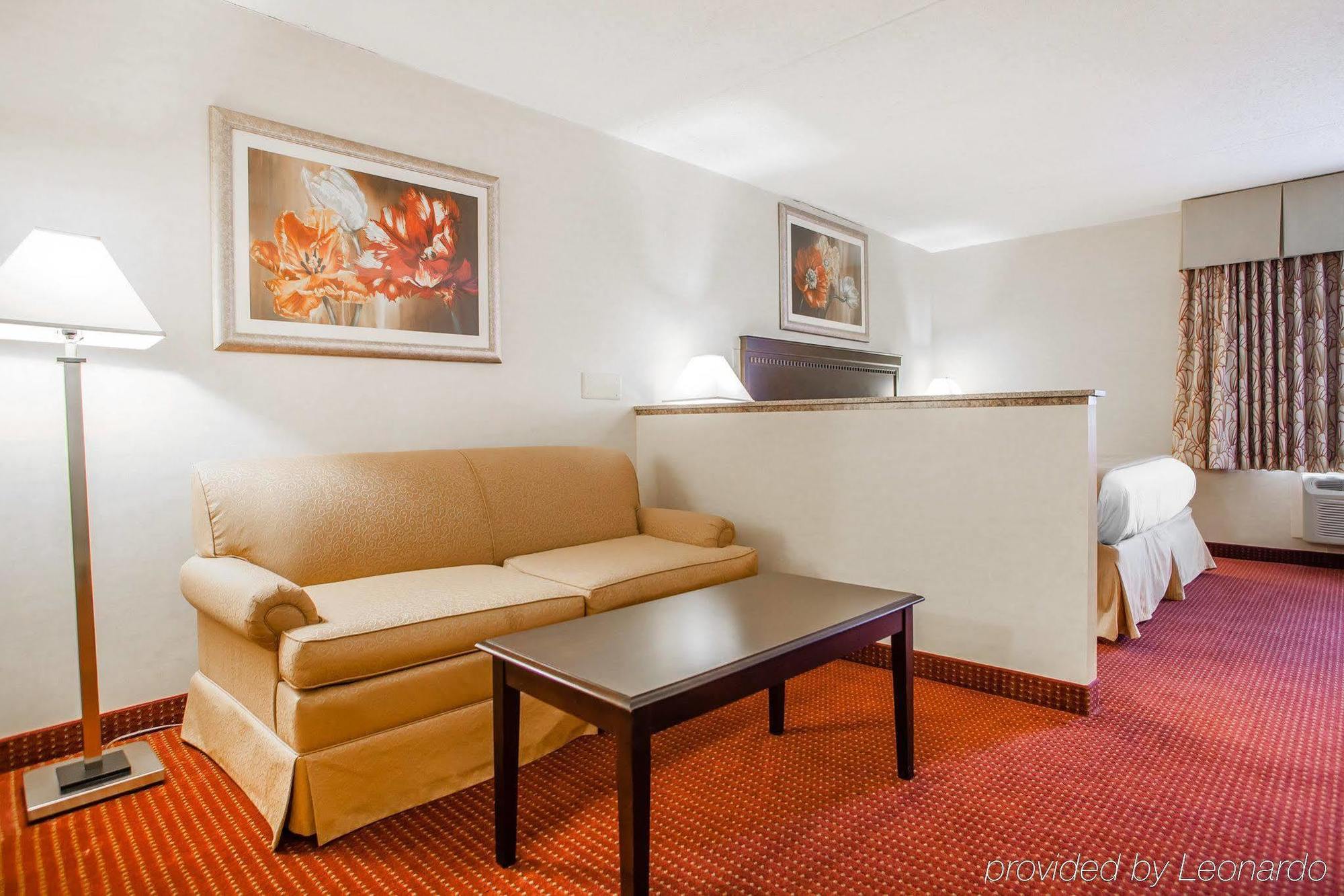 Red Roof Inn & Suites Mt Holly - Mcguire Afb Westampton Eksteriør billede