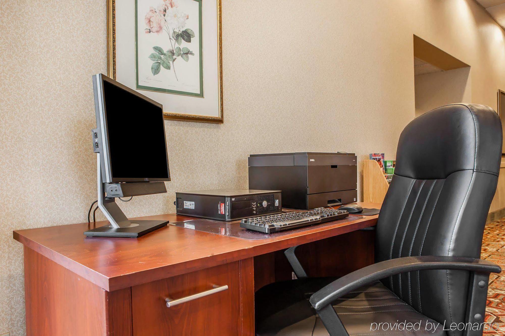 Red Roof Inn & Suites Mt Holly - Mcguire Afb Westampton Eksteriør billede