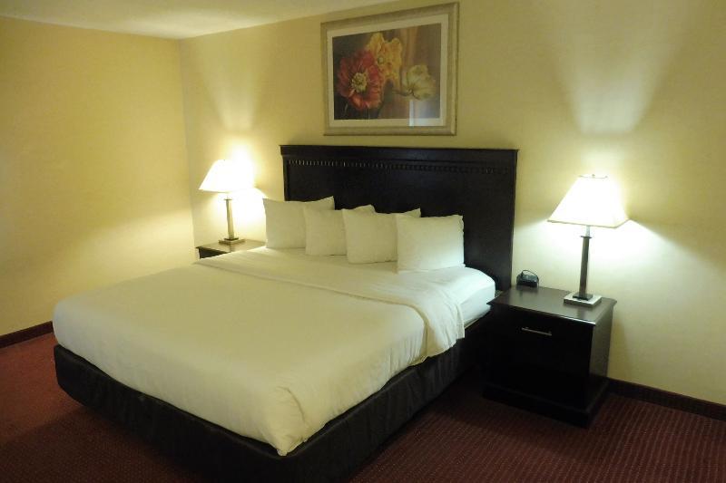 Red Roof Inn & Suites Mt Holly - Mcguire Afb Westampton Eksteriør billede